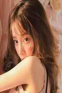 陪他东山再起后，他把婚戒给了小白花推荐