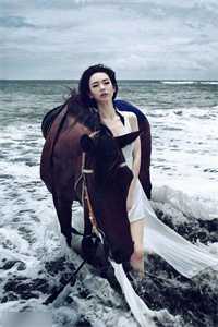 送餐机器人对着墙里的人说：请让一下全文+免费