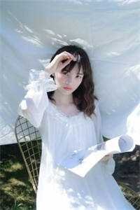 逃出囚笼归来，她将世子踢下神坛爆款热文