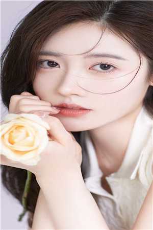 年代：资本家胖小姐赖上糙汉工人章节