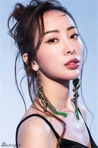 结婚纪念日，亲眼目睹老婆和白月光拥吻无删版