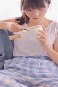 婚礼当天未婚妻助理把戎装换成和服，我反手掏出打火机必读文